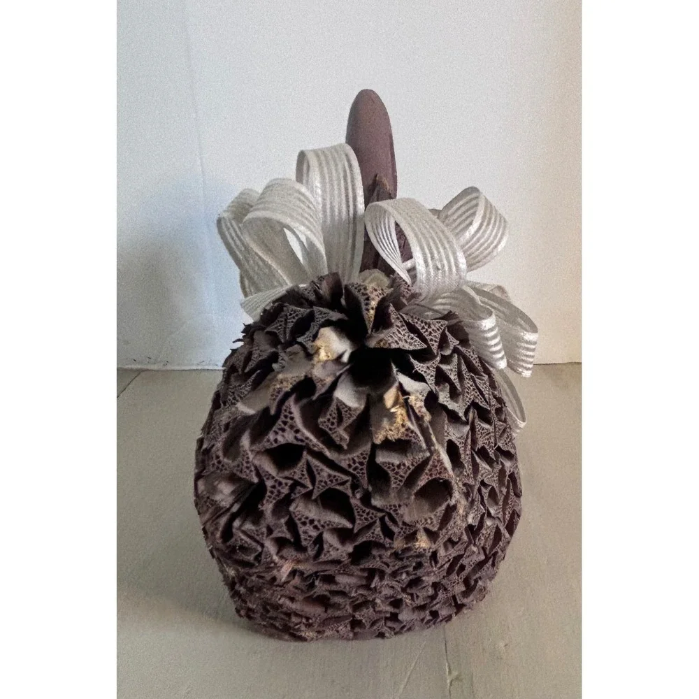 Vintage Shabby Chic Mauve Palm Frond Wood Swan Figurine Pearl Accent Cottagecore